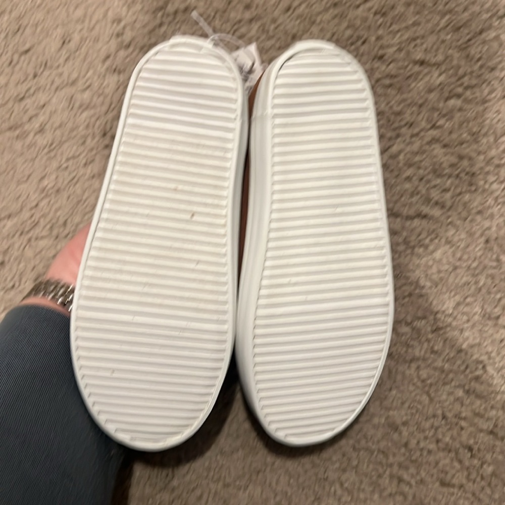 Old Navy Brown Kids Sneakers with Bow - Picture 3 of 3